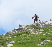 42 Non andiamo a sx per il Passo di Corna Piana, ma proseguiamo a dx sul sentiero EE per il Pizzo Arera